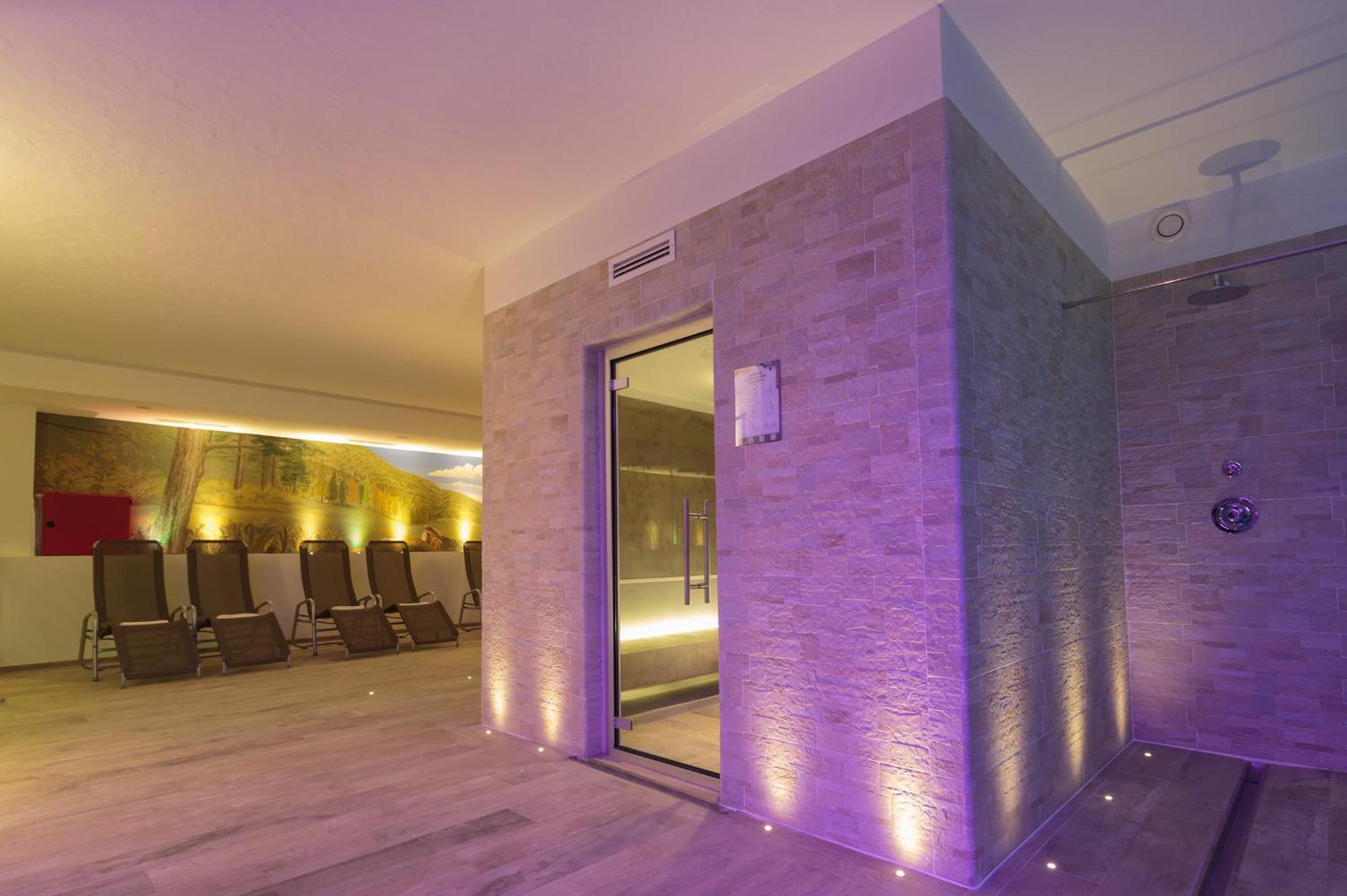 Residence Hotel Santa Maria Piscina E Wellness 佩约方缇 外观 照片